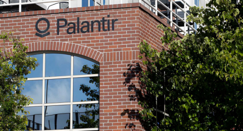 Il paradosso Palantir: l'Europa espelle il software della CIA, ma l'Italia tentenna